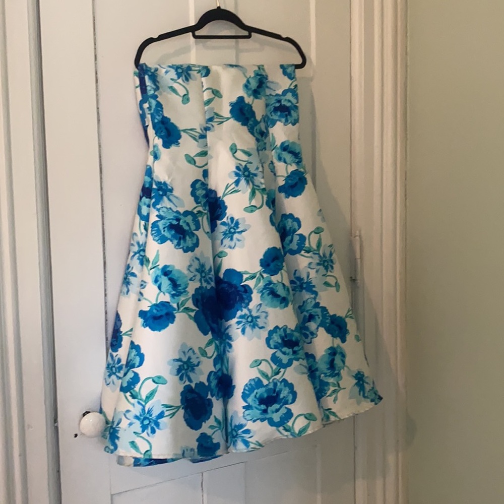 Prom dress - Picture 2 of 5